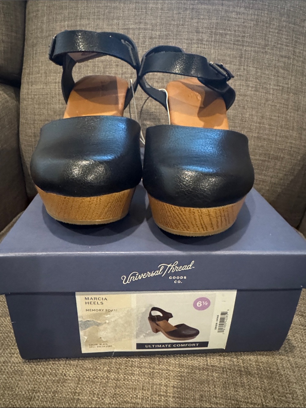 NIB Universal Thread Black Leather Platform Clogs with Ankle Strap size 6.5